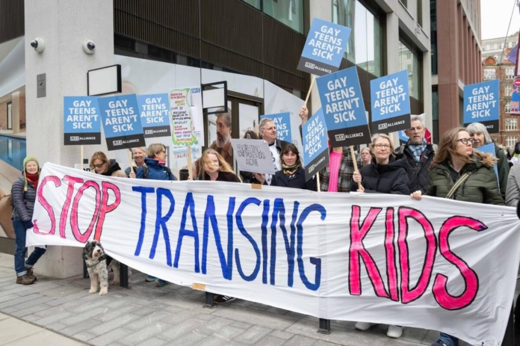 Stop transing kids sign at the stop the puberty blocker trial demonstration london